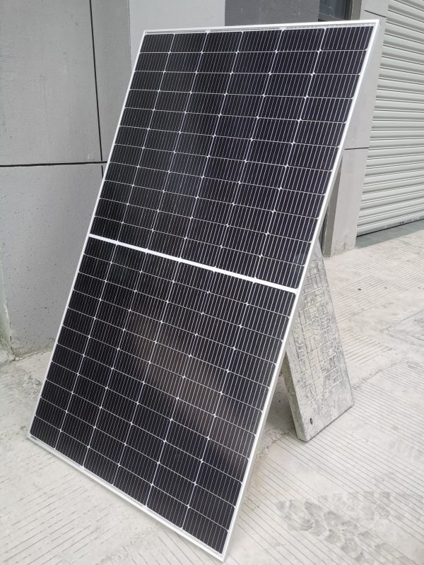 Factory Wholesale Lower Pricing 550w solar panel mono half cell PERC 182mm cells black available 590w 595w 580w